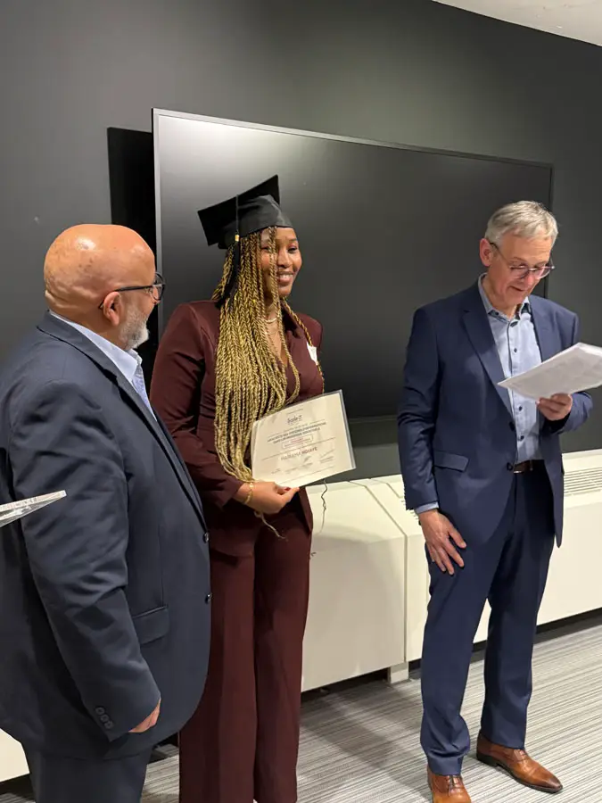 CAMPUS BRUXELLES_REMISE DIPLOME_ALUMNI ÉTUDIANTE